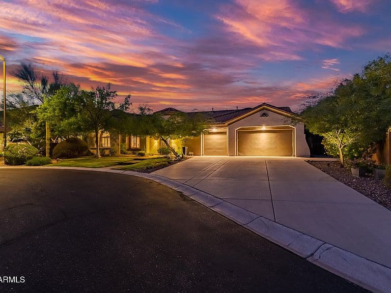 1813 W CAMARGO Court photo 1
