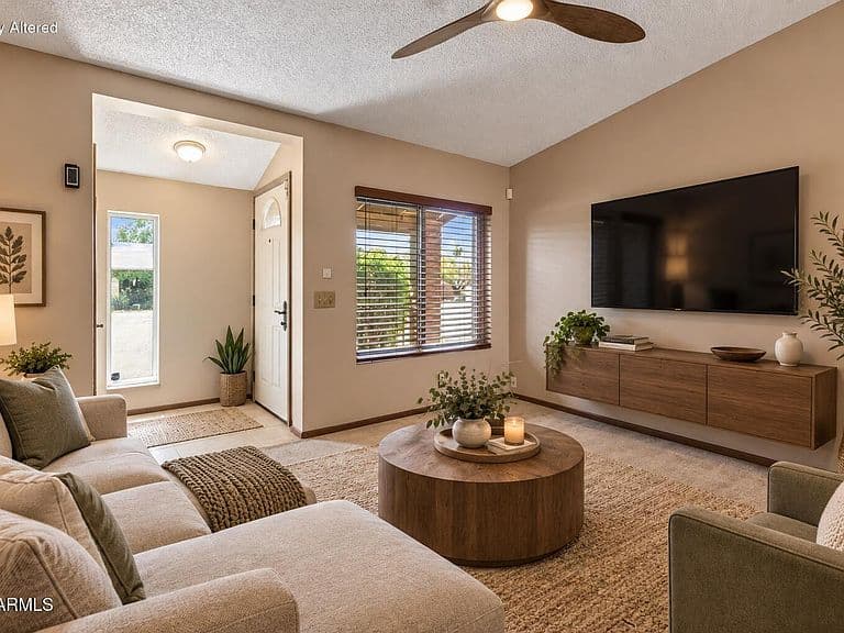 542 E ORAIBI Drive photo 3