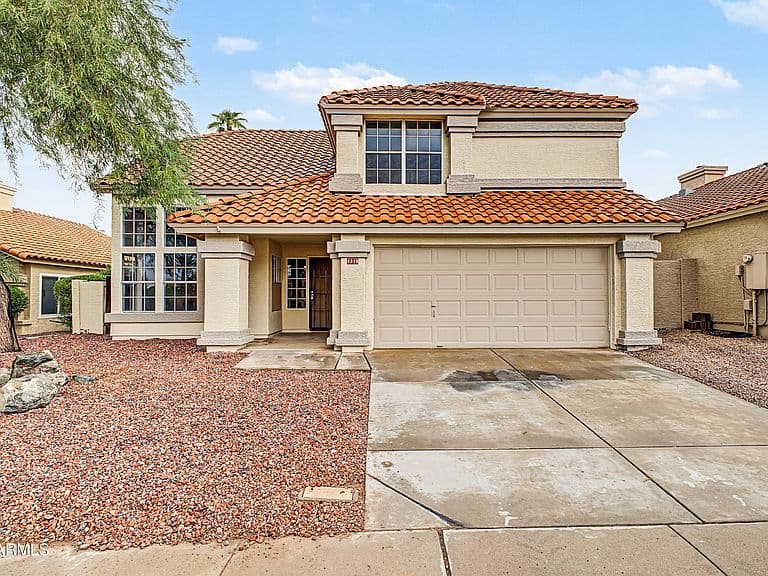 1210 E AMBERWOOD Drive photo 2