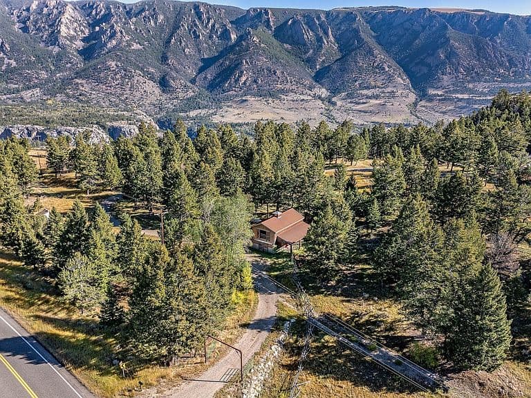 2612 Highway 296 photo 1