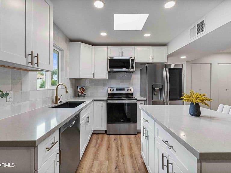3728 E SUNNYSIDE Drive photo 4