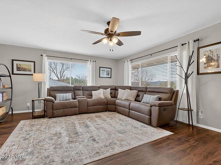 626 Flora St photo 4