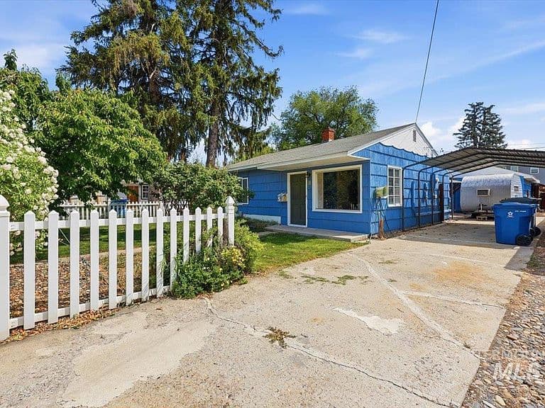 8 N Sunset St photo 4