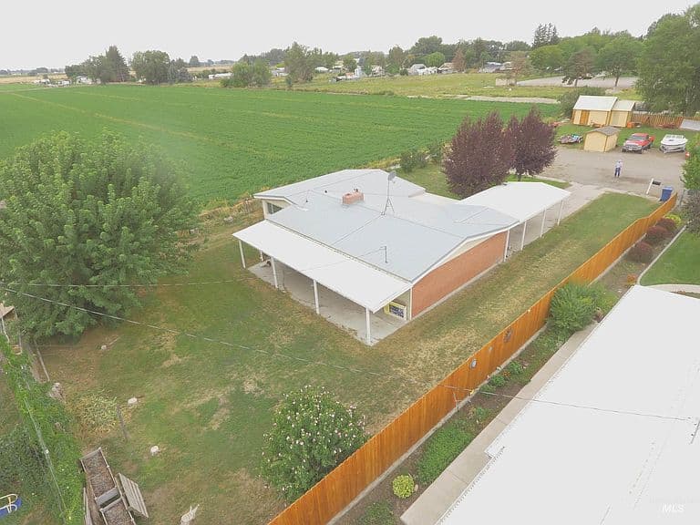 506 Freeman Way photo 2