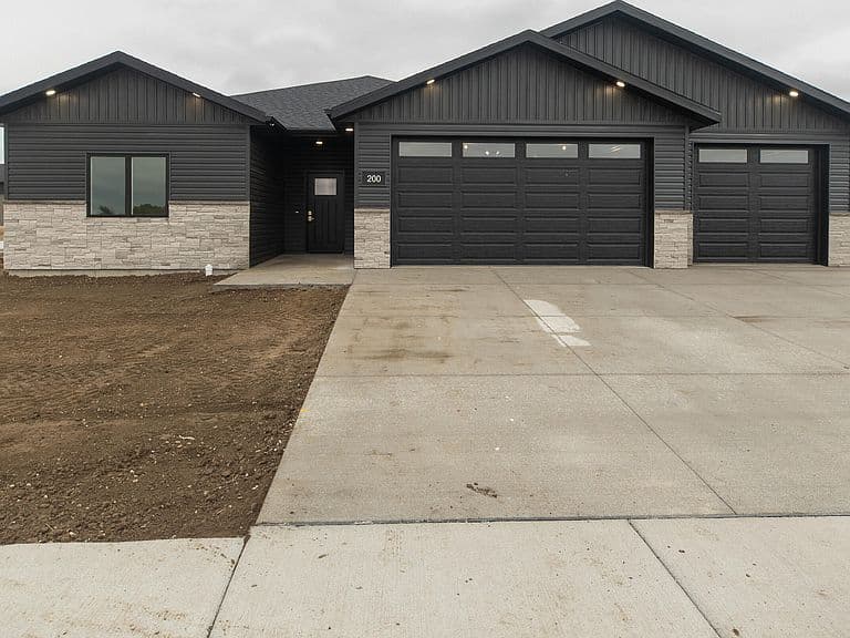 200 Paradise Dr photo 2