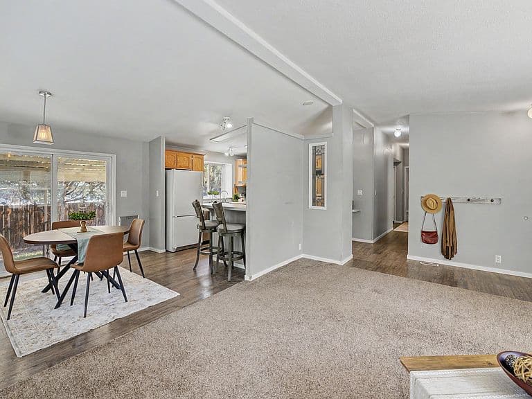 436 Barney St photo 5