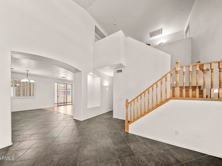 2109 W WILDHORSE Drive photo 5