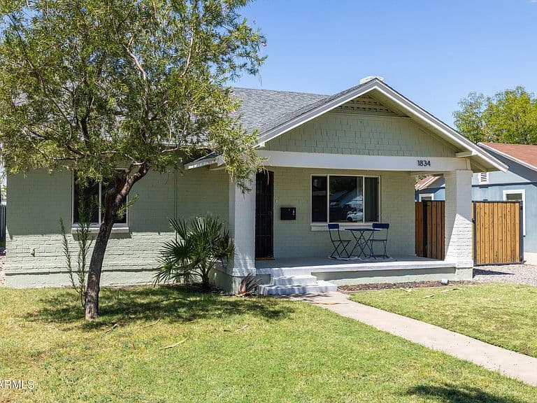 1834 N MITCHELL Street photo 3