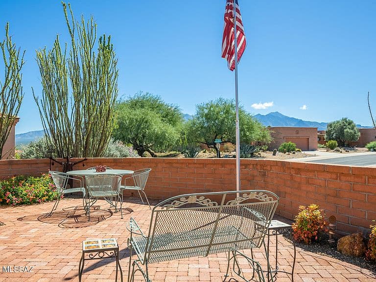 1704 W Vista Ridge Dr photo 3