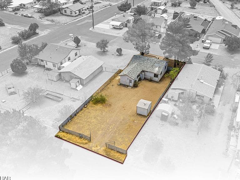 609 Silver St photo 5