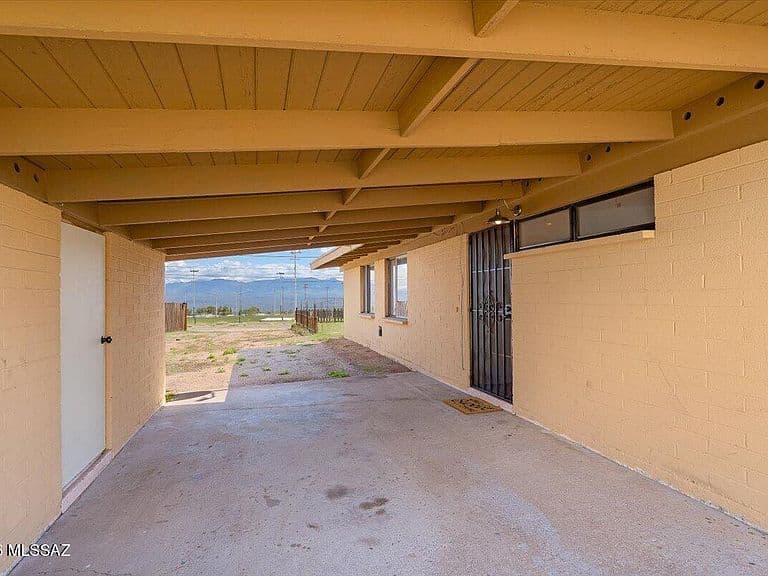 112 N Park Pl photo 5