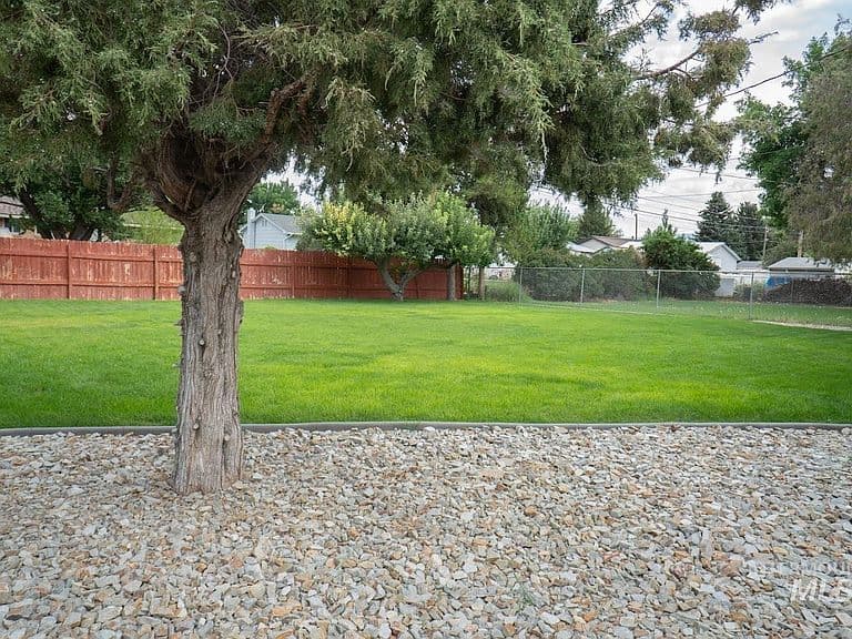 2675 Brentwood Ave photo 4