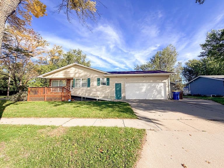 1646 Lawnridge Ave SE photo 4
