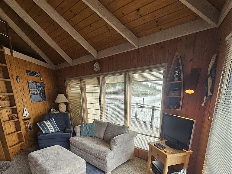 36793 S Highway 97 photo 4