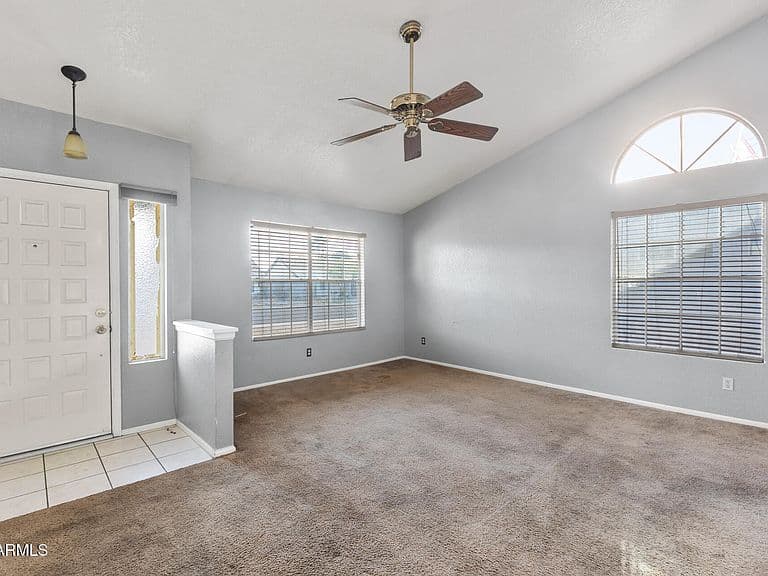 5546 W Shangri La Road photo 2