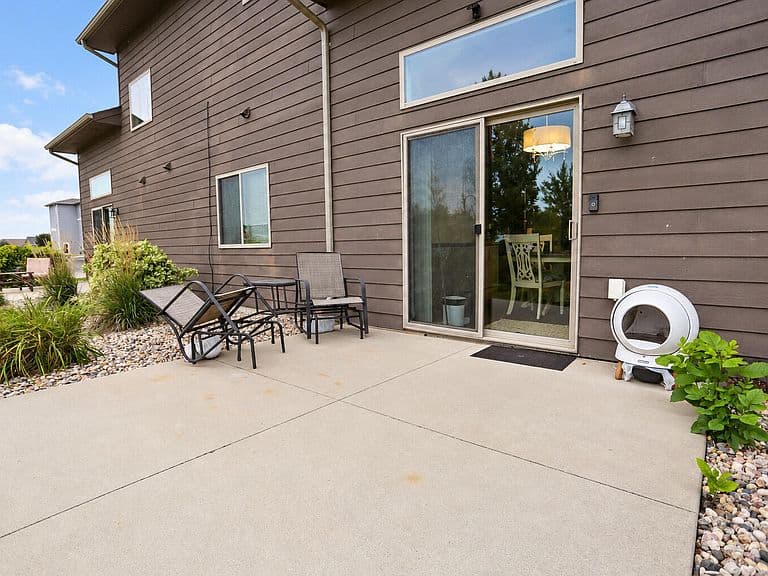 904 Villa Dr photo 3