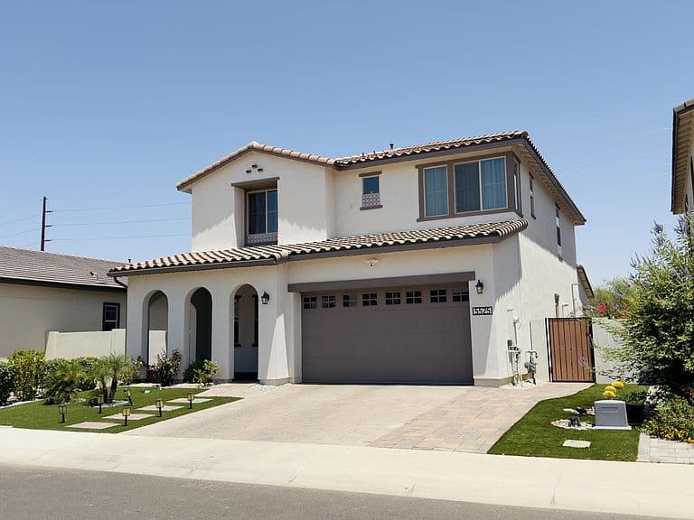 5525 S RED ROCK Street photo 2