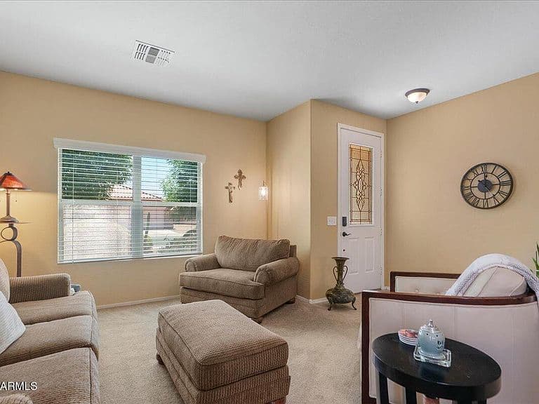 658 W SILVER REEF Court photo 5