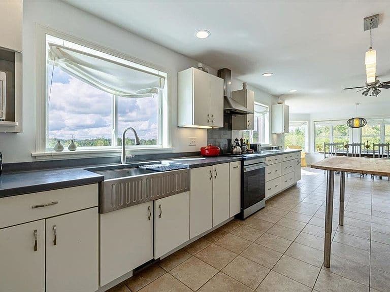 884 Nichols Road photo 4