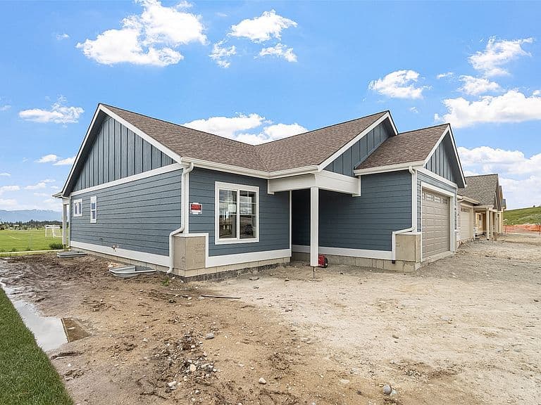 761 Foxglove Dr photo 5