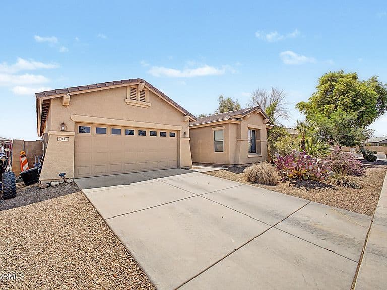 2044 N MONTCLAIR Lane photo 2