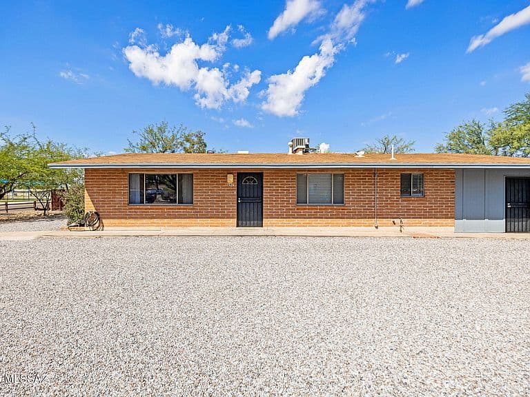 2417 E Blacklidge Dr photo 2