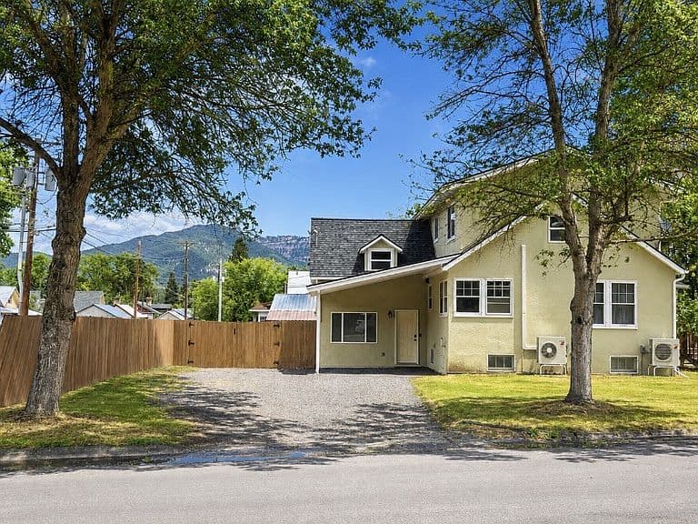 910 Utah Ave photo 3