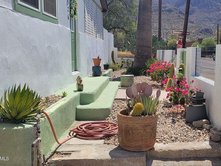 526 W Poephyry Street photo 3