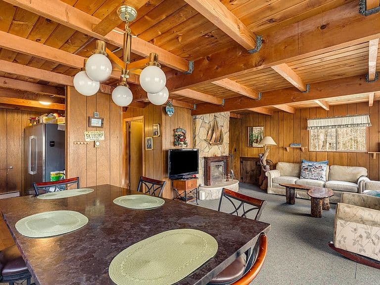 393 Tanglewood Drive photo 3