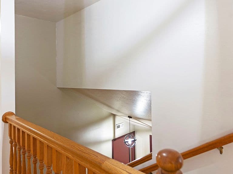 2405 Highwood Dr photo 3