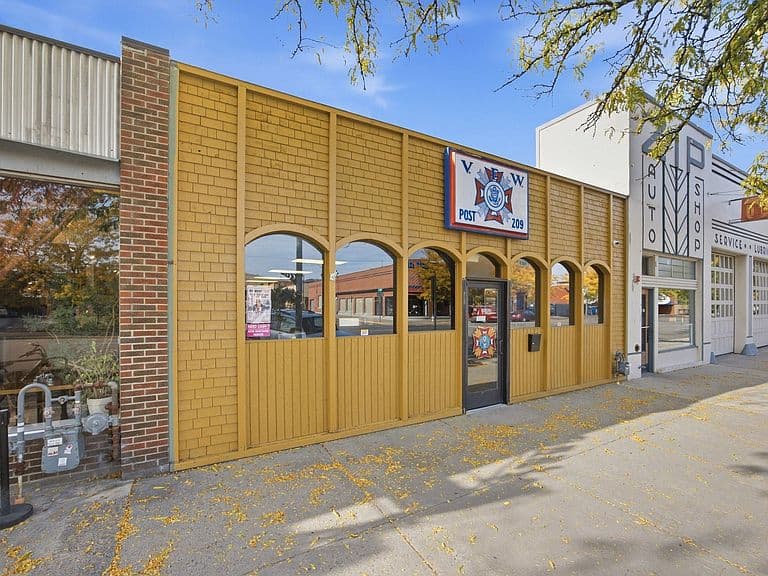 245 W Main St photo 2
