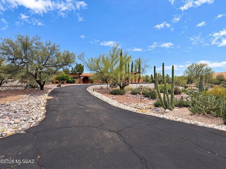 3900 N Calle Hondonada photo 2