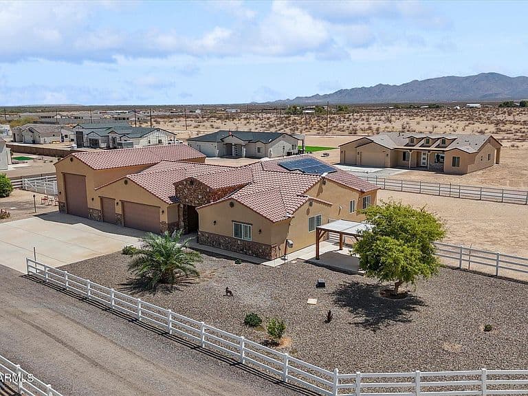 24039 W Cavedale Drive photo 2