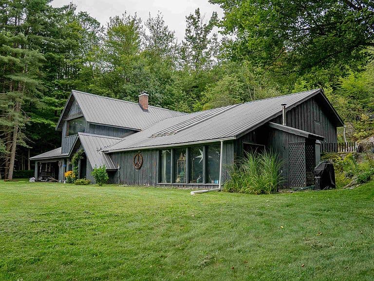 2640 Main Road photo 2