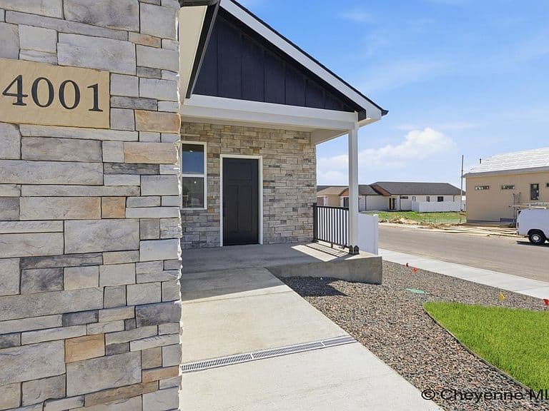 4051 Saddleback Ln photo 3
