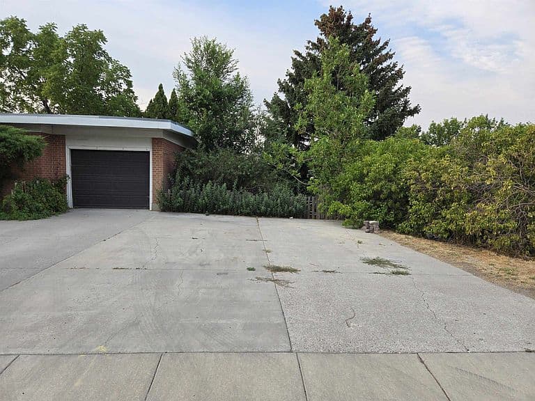 1800 Monte Vista Dr photo 3