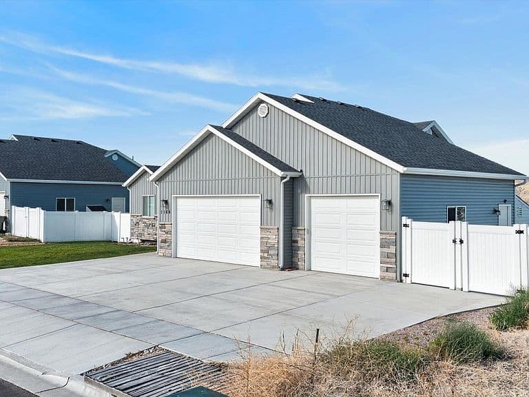1166 Dolostone Dr photo 2