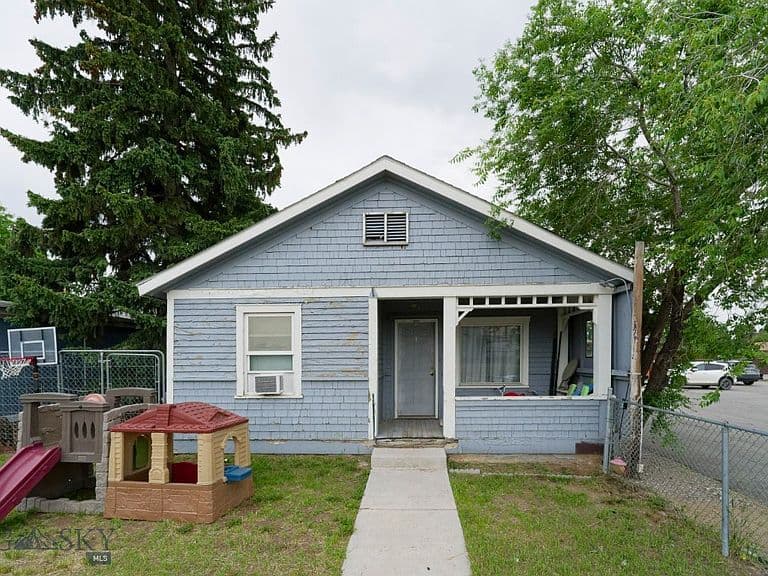 2412 Farrell St photo 1