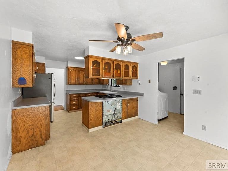 2755 S Ross Ave photo 3