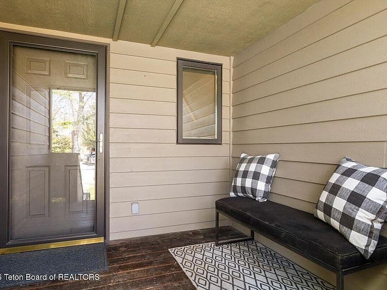 514 E Pearl Ave photo 3