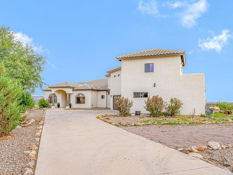 1792 Tuscany Ct photo 2