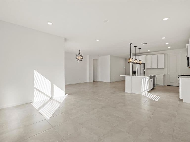 22670 W Tonopah Dr photo 4