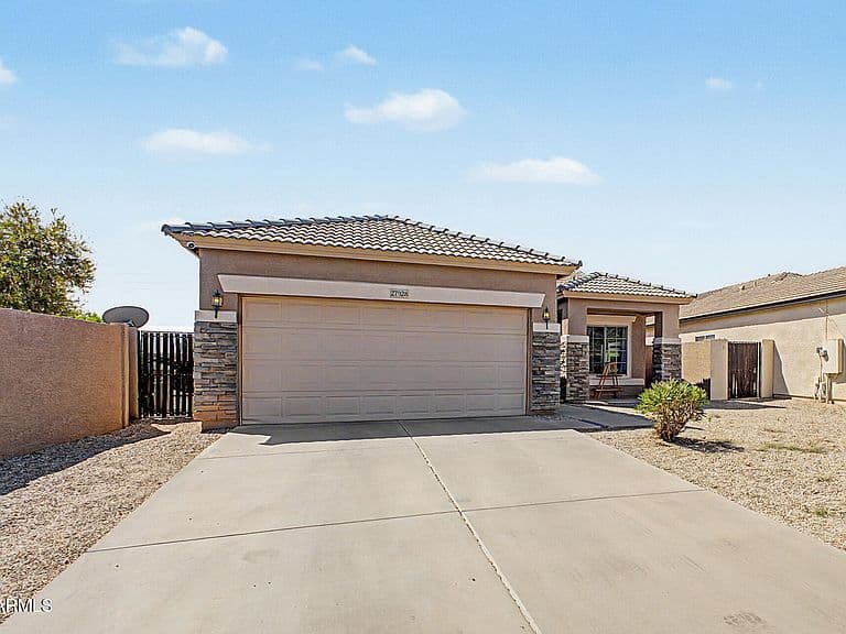 27928 N QUARTZ Drive photo 2