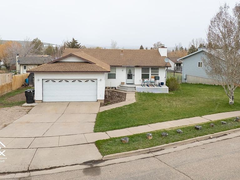 324 Emerson Ave photo 1