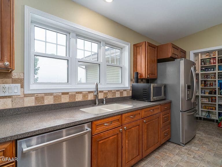 529 Cedar Ln photo 5
