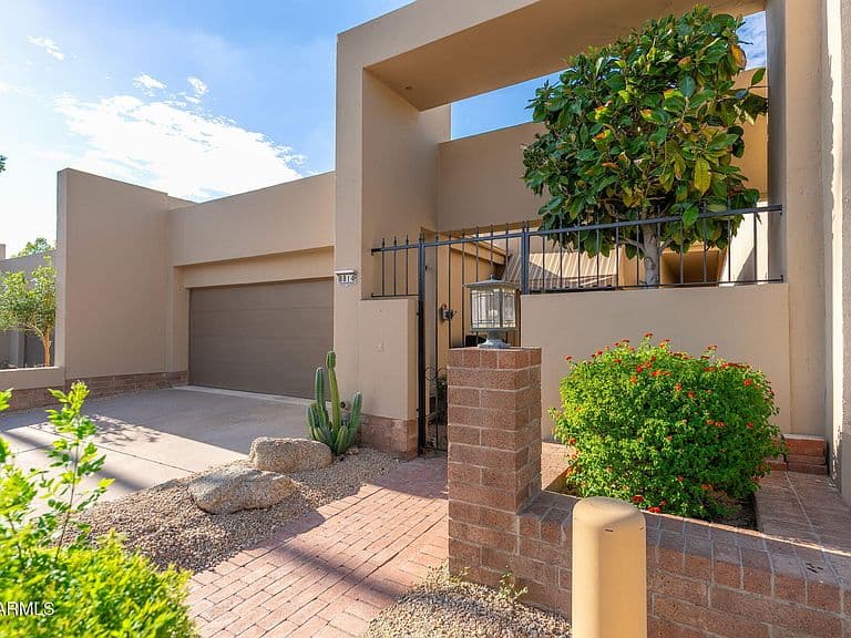 8814 E SAN RAFAEL Drive photo 2