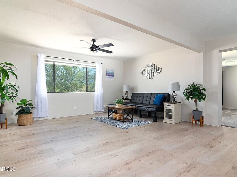 985 E SAGUARO Drive photo 3