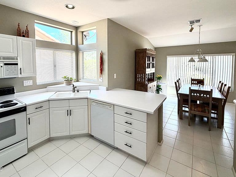 13421 W CARAWAY Drive photo 5