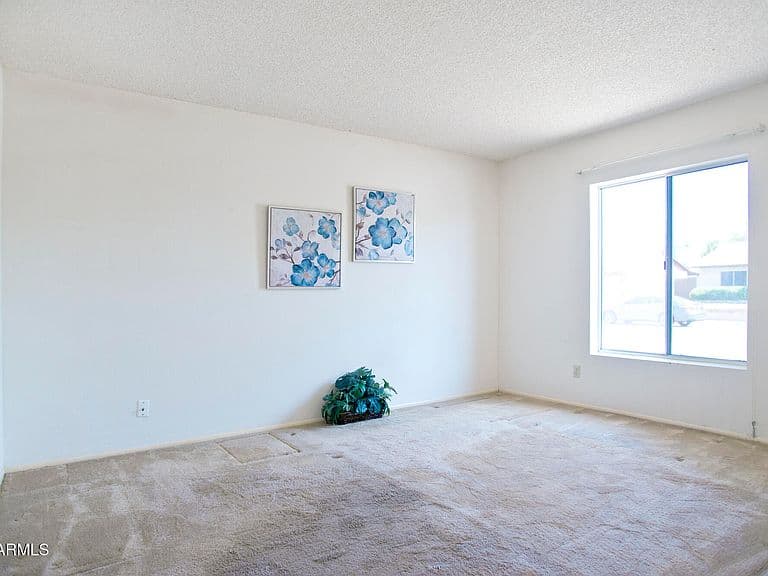 2204 W LOS ARBOLES Place photo 5