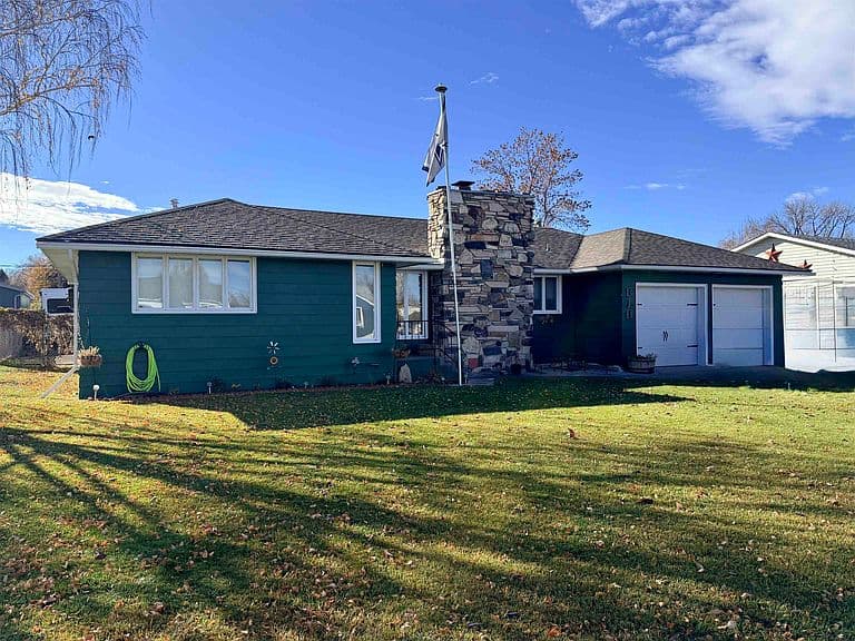 810 Howell Ave photo 3